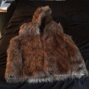 Fur sleeveless vest